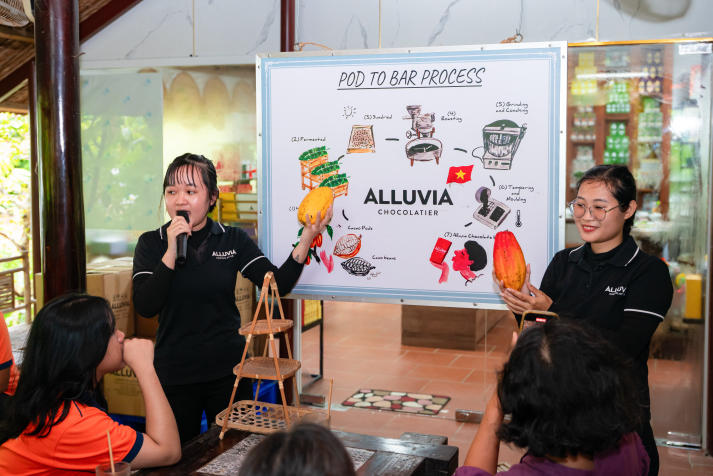 Sinh viên Công nghệ thực phẩm học từ trải nghiệm, hiểu sâu quy trình sản xuất socola Việt 22