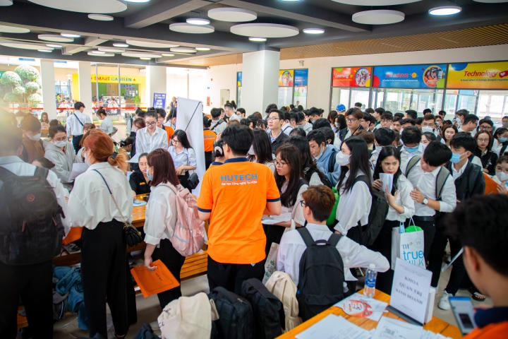 66 doanh nghiệp “đổ bộ” HUTECH Career Day 2023 mang đến hơn 4.800 đầu việc cho sinh viên 158