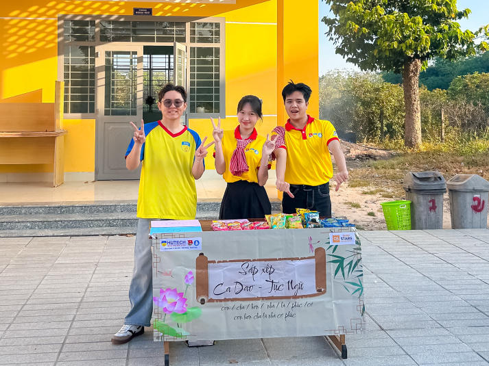 Tuổi trẻ Khoa Quản trị Du lịch - Nhà hàng - Khách sạn mang xuân đến vùng đất nghĩa tình 11
