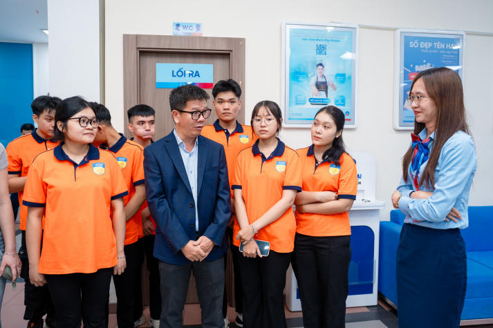 7 phòng nghiệp vụ VietinBank mở rộng góc nhìn nghề ngân hàng cho sinh viên Tài chính - Thương mại 62