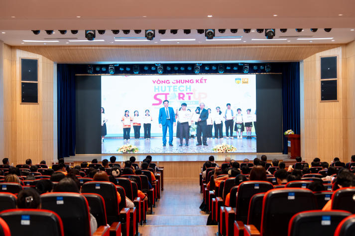 [Video] HUTECH - 31 năm kiến tạo nội lực, vươn tầm phát triển 45