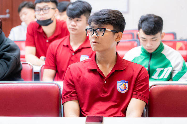 Sinh viên Viện Kỹ thuật khám phá quy trình vận hành và công nghệ sản xuất tại Nhà máy Yakult Việt Nam 47