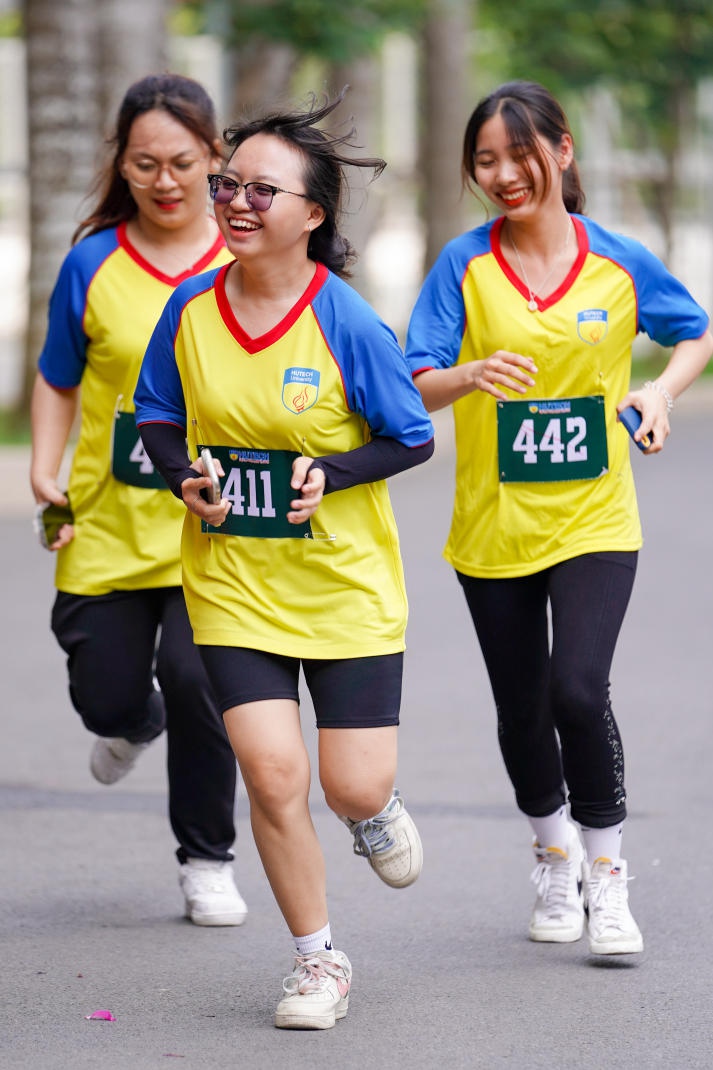 [Ảnh] Trai tài gái sắc HUTECH tự tin “show” nét đẹp năng động đậm chất Gen Z tại đa sân chơi 254