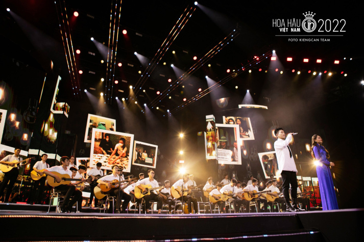 CLB Guitar HUTECH “chào sân” tân sinh viên với Du ca sân trường tháng 10 10