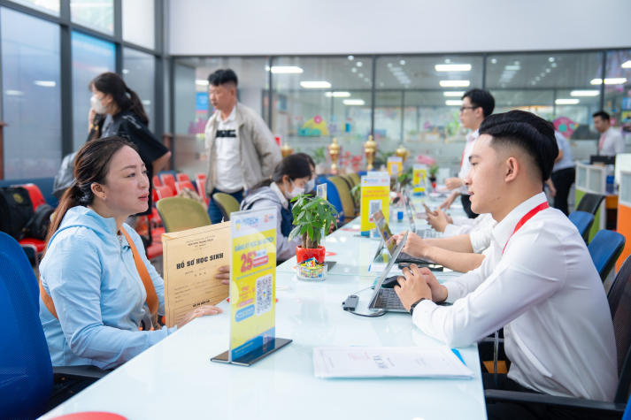 Hướng dẫn nhập học HUTECH 2026: Thời gian, địa điểm, hồ sơ và các bước thực hiện 9