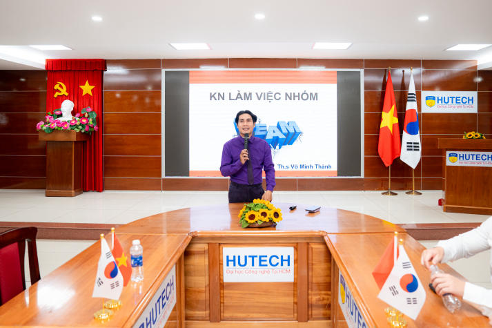Tân sinh viên VKIT “bỏ túi” bí quyết chinh phục kỹ năng làm việc nhóm 35