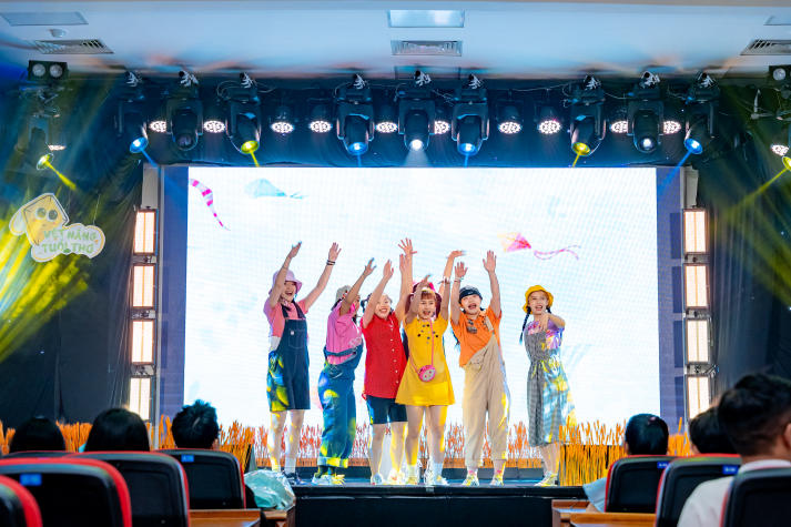 [Video] Làm liveshow sáng tạo như dân chuyên - Sinh viên Truyền thông đa phương tiện HUTECH khẳng định chất riêng 33