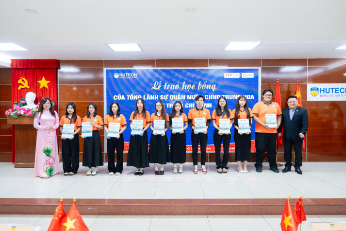 [Video] Tổng Lãnh sự quán Trung Quốc trao học bổng, tiếp thêm động lực cho sinh viên Khoa Trung Quốc học 42