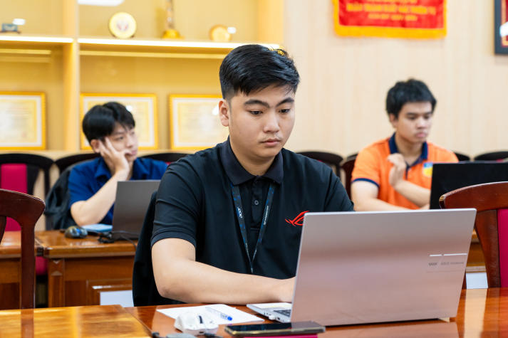 Sinh viên IT HUTECH khẳng định bản lĩnh tại vòng Chung kết “Tư duy logic toán học” 26