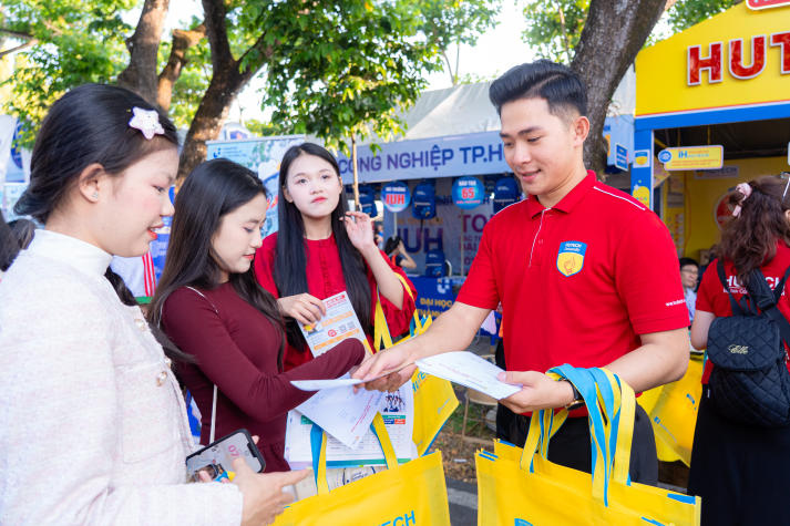 HUTECH “phủ vàng” Ngày hội Tư vấn tuyển sinh - hướng nghiệp 2026 tại Cần Thơ, mang đến loạt thông tin đắt giá cho thí sinh 44