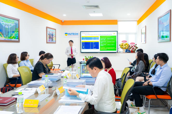 Nhiều đề tài về quản trị nhân lực, hành vi tiêu dùng nổi bật tại buổi bảo vệ luận văn/đề án Thạc sĩ Quản trị kinh doanh 37