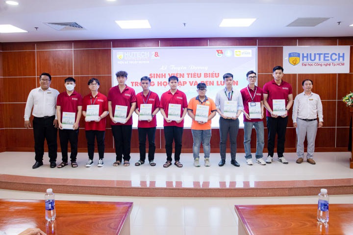 Viện Kỹ thuật HUTECH tuyên dương 187 sinh viên tiêu biểu HKI năm học 2022 - 2023 71