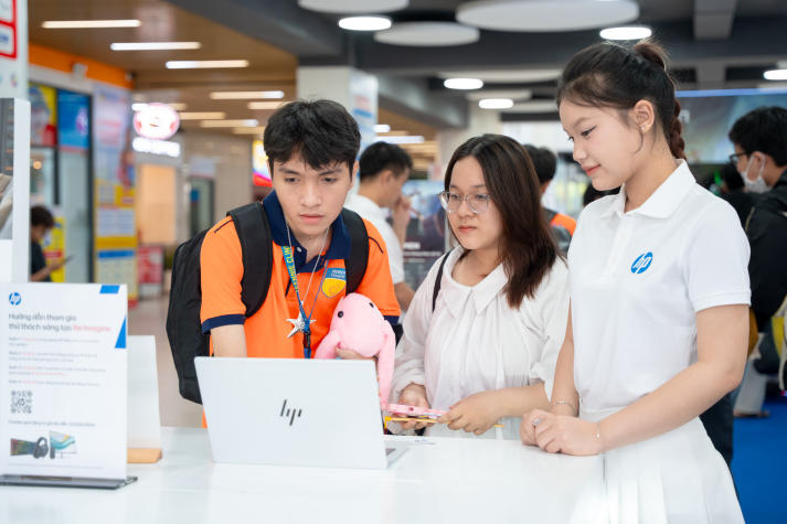 [Video] Khơi nguồn cảm hứng từ công nghệ, tân binh IT-ers HUTECH tự tin bắt đầu hành trình mới 182