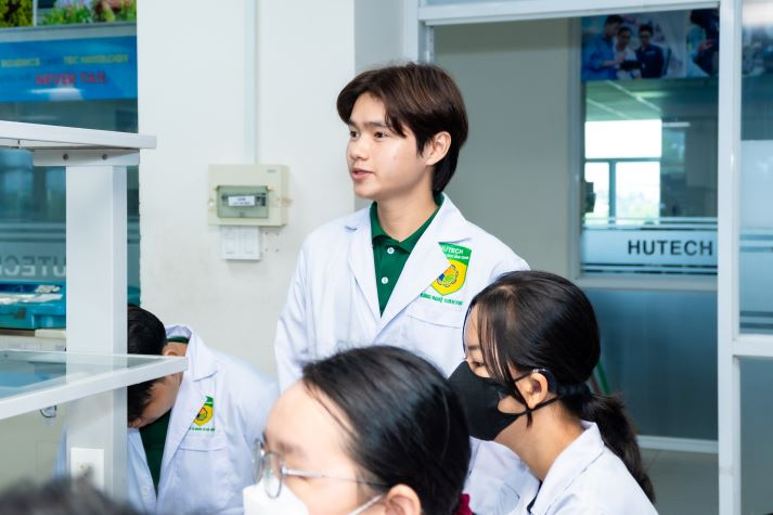 Sinh viên Công nghệ sinh học nâng cao trải nghiệm thực tế công nghệ sinh học phân tử 48