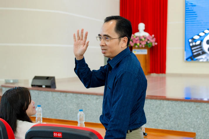 Sinh viên Quan hệ công chúng trình làng các video phóng sự và tỏa sáng tại Đêm tiệc "Dạ Huyền" 25