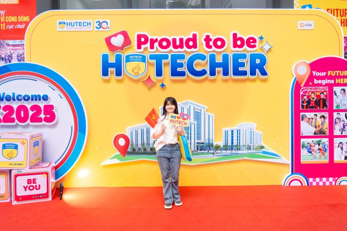 [Video] Không khí đông đúc, rộn ràng trong mùa nhập học tại HUTECH 52