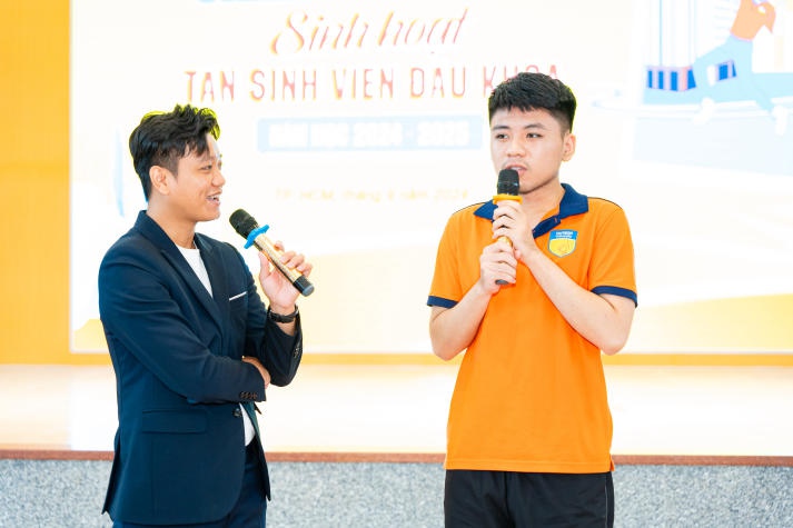 Tân sinh viên HUTECH hào hứng đăng ký tham gia phong trào Sinh viên 5 tốt 85