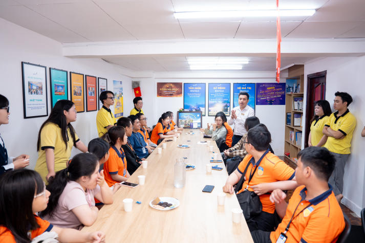 Sinh viên Khoa Tiếng Anh tiếp cận mô hình đào tạo chuẩn quốc tế tại IELTS Mentor 79