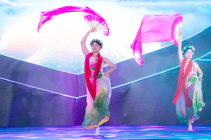 [Video] Đêm hội văn hóa HUTECH bùng nổ, Miss HUTECH 2027 chính thức khởi động 48