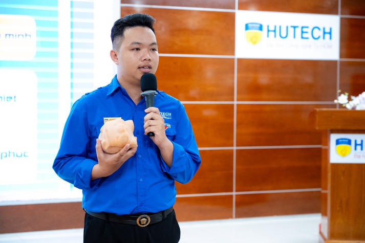 Khoa Marketing - Kinh doanh quốc tế phát động công trình thanh niên “Nuôi heo đất" 74