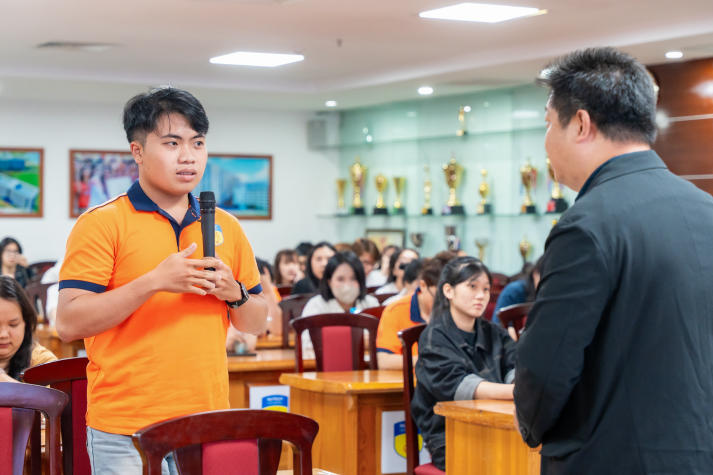 Sinh viên Khoa KHXH&QHCC học cách “cưa đổ” nhà tuyển dụng bằng thương hiệu cá nhân 99