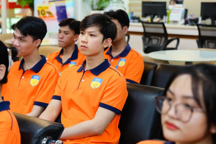Tham quan Công ty Rồng Việt, sinh viên Khoa Tài chính - Thương mại tích lũy nhiều kiến thức về chứng khoán 47