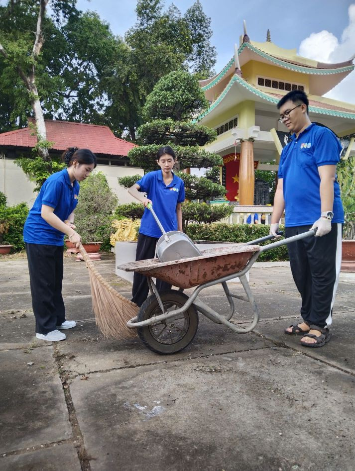 Mùa hè xanh HUTECH 2025 khép lại, mở ra hành trình trưởng thành trong mỗi sinh viên 130