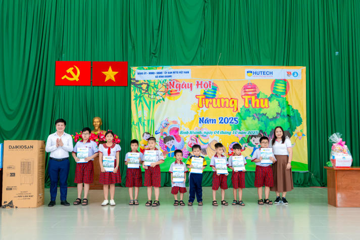 Kết nối yêu thương, HUTECH lan tỏa giá trị đến cộng đồng Bình Khánh 56