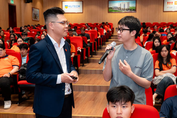Đầu tư thông minh trong kỷ nguyên số, sinh viên HUTECH sẵn sàng “thực chiến” cùng RongViet Invest 2026 60