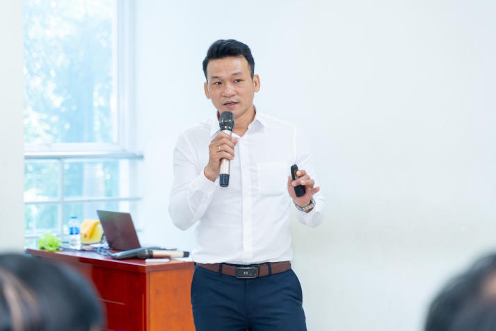 Sinh viên Khoa Xây dựng HUTECH tìm hiểu giải pháp chống thấm công nghệ Việt 117