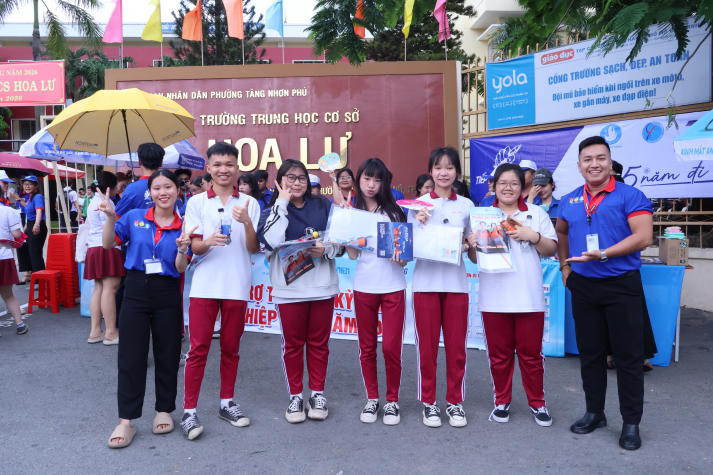 220 tình nguyện viên HUTECH sẵn sàng tiếp sức sĩ tử tại 5 điểm thi tốt nghiệp THPT 2026 53