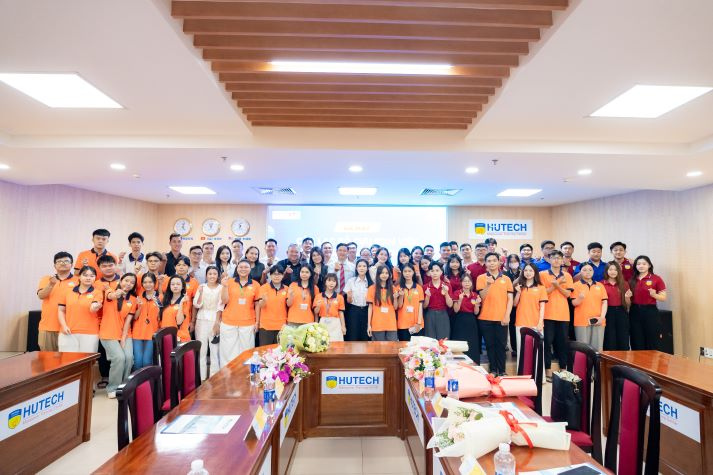 Chuyện nghề thực tế bồi đắp bản lĩnh cho sinh viên Luật HUTECH 8