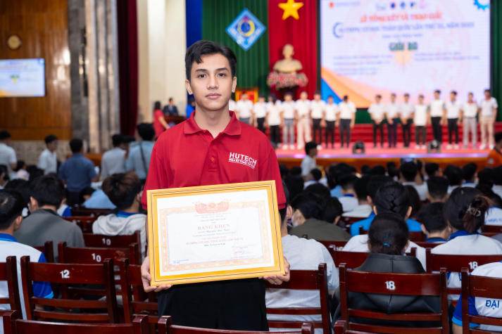 Sinh viên HUTECH giành 09 giải thưởng tại Olympic Cơ học toàn quốc lần thứ 35 năm 2025 210