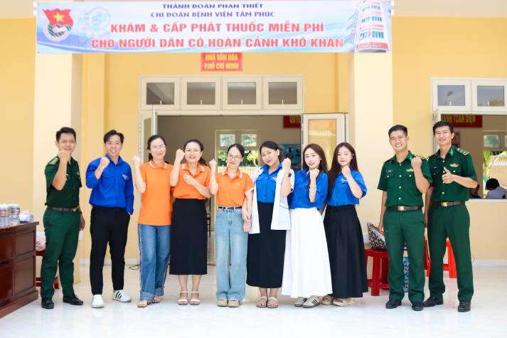 Tuổi trẻ Khoa Khoa học Xã hội và Quan hệ Công chúng tổ chức khám bệnh miễn phí cho hơn 200 người dân tại TP. Phan Thiết 75