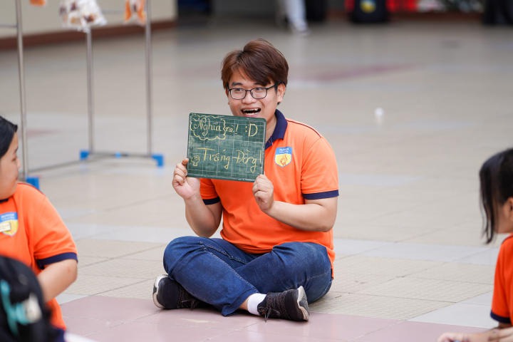 Khởi động chiến dịch Xuân tình nguyện, sinh viên Khoa Dược rộn ràng tại phiên chợ xuân và cuộc thi rung chuông vàng 39