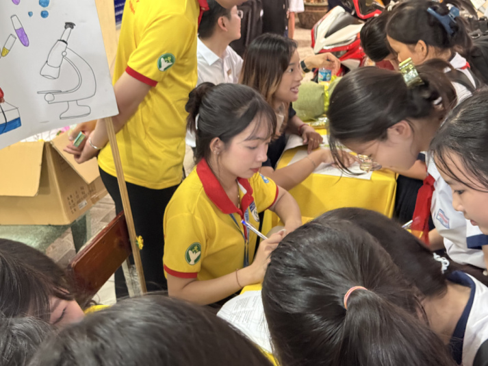 Sinh viên Khoa Điều dưỡng - Kỹ thuật y học và dấu ấn Xuân tình nguyện gắn với chăm sóc sức khỏe cộng đồng 28