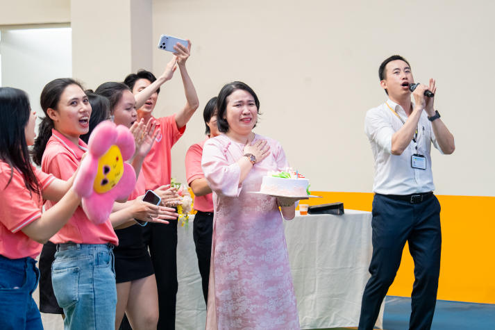 [Ảnh] Chương trình giao lưu “siêu nhiệt” của sinh viên Khoa Quản trị Du lịch - Nhà hàng - Khách sạn 105