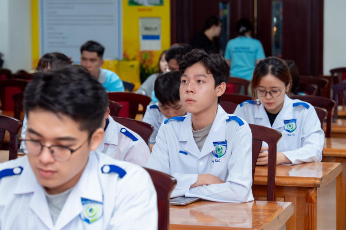 [Video] Lễ khởi động học kỳ bệnh viện: Dấu mốc khởi đầu hành trình thực tập của sinh viên Khoa Điều và Xét nghiệm HUTECH 38