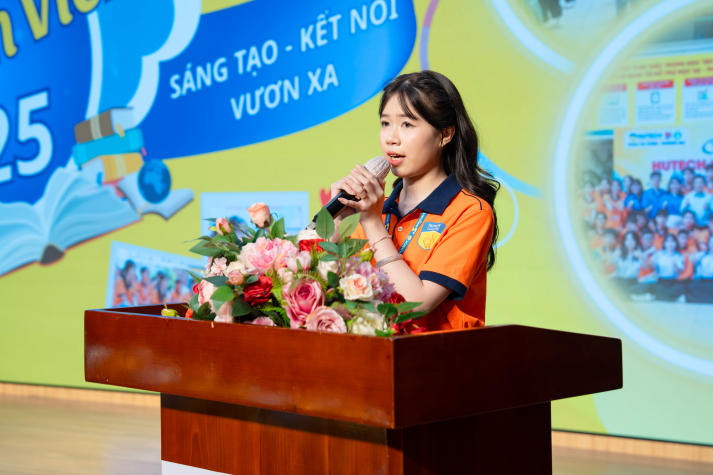 Tân sinh viên Khoa Tài chính - Thương mại khởi đầu hành trình “Sáng tạo - Kết nối - Vươn xa” tại HUTECH 95