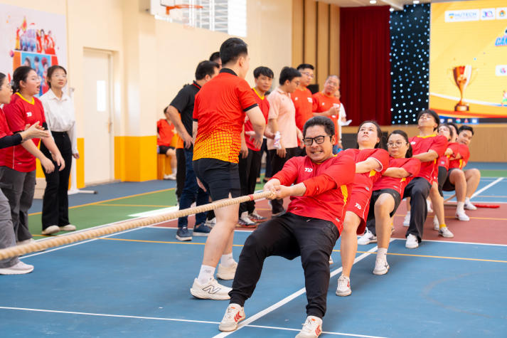 [Video] [Hội thao CB-GV-NV HUTECH 2025]: Khép lại mùa giải với những chiến thắng rực rỡ và tinh thần gắn kết 39