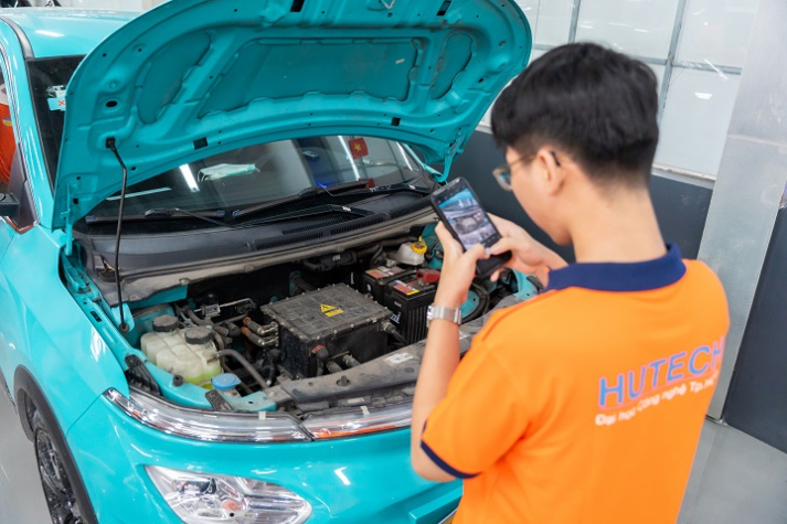 Từ giảng đường đến xưởng ô tô: Sinh viên VKIT chạm môi trường thực tế từ năm nhất 77
