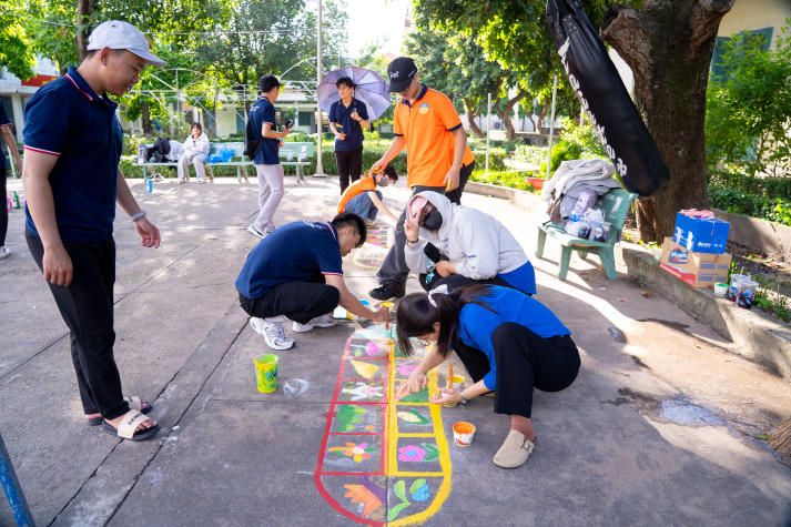 Lan tỏa yêu thương ngày 01/6, sinh viên HUTECH mang niềm vui đến trẻ em Làng Thiếu niên Thủ Đức 23