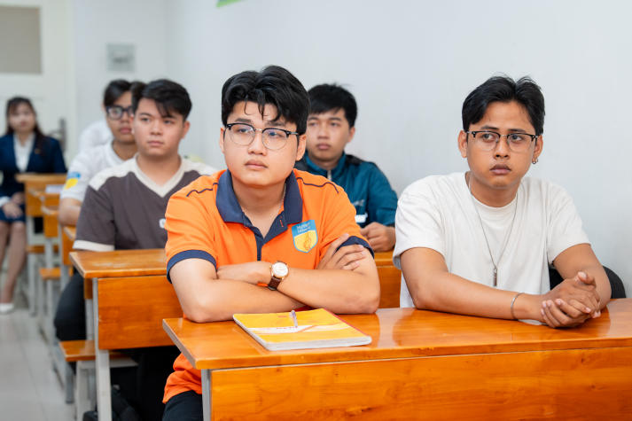 Sinh viên Công nghệ kỹ thuật ô tô VJIT tìm hiểu cơ hội nghề nghiệp tại Nhật Bản cùng Toyota Nankai’S 61