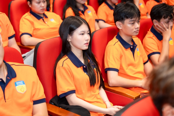 TÂN SINH VIÊN KHÓA 2025 CHÍNH THỨC BƯỚC VÀO HÀNH TRÌNH KHỞI ĐẦU CỦA NHỮNG ƯỚC MƠ 45