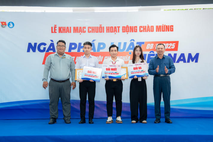 [Video] Sinh viên Khoa Luật lan tỏa tinh thần thượng tôn pháp luật 37