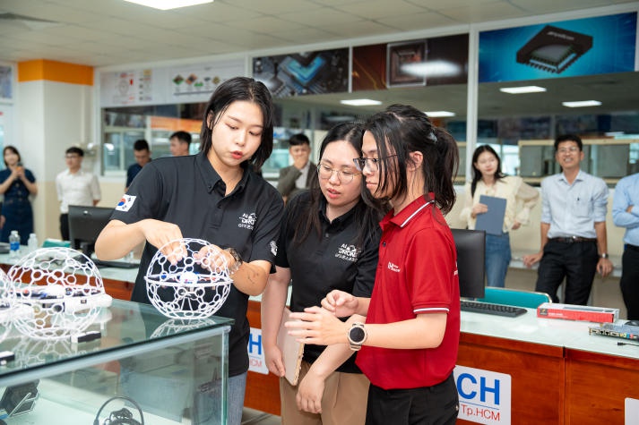 [Video] HUTECH khánh thành Trung tâm đào tạo và nghiên cứu Thiết bị bay không người lái - AI Drone 72