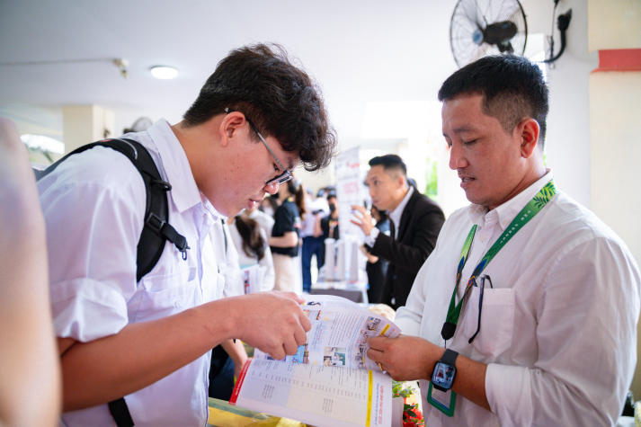 Đề Văn thi tốt nghiệp THPT 2025 ai cũng phải khen hay: "Vùng trời quê hương nào cũng là bầu trời Tổ quốc" 45