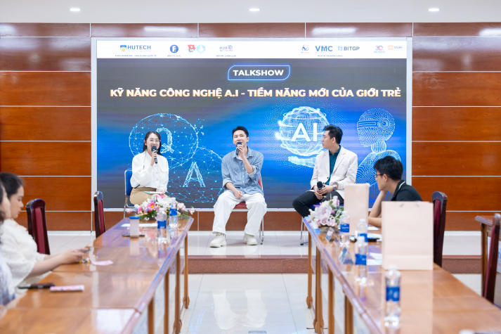 [Ảnh] Sinh viên Khoa Marketing - Kinh doanh quốc tế khám phá tiềm năng AI trong kỷ nguyên số 56