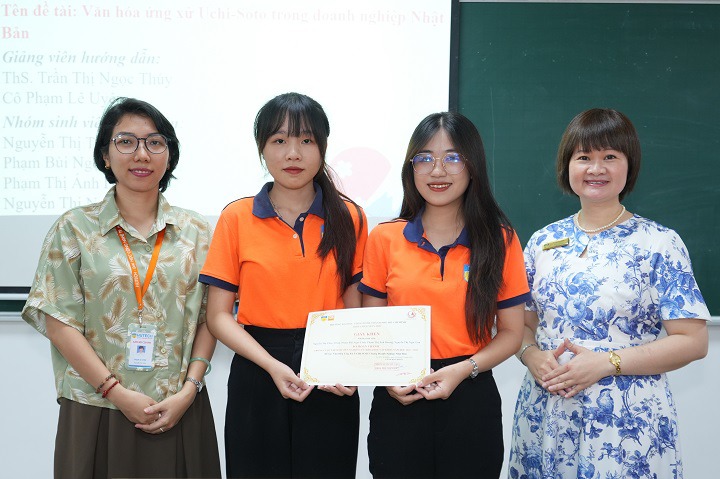 Khoa Nhật Bản học HUTECH tổng kết và phát động phong trào Nghiên cứu khoa học năm học 2023-2024 61