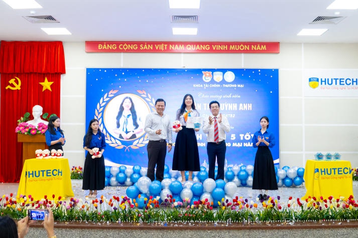 Khoa Tài chính - Thương mại tổng kết nhiều thành tích vượt trội trong năm học 2023-2024 45